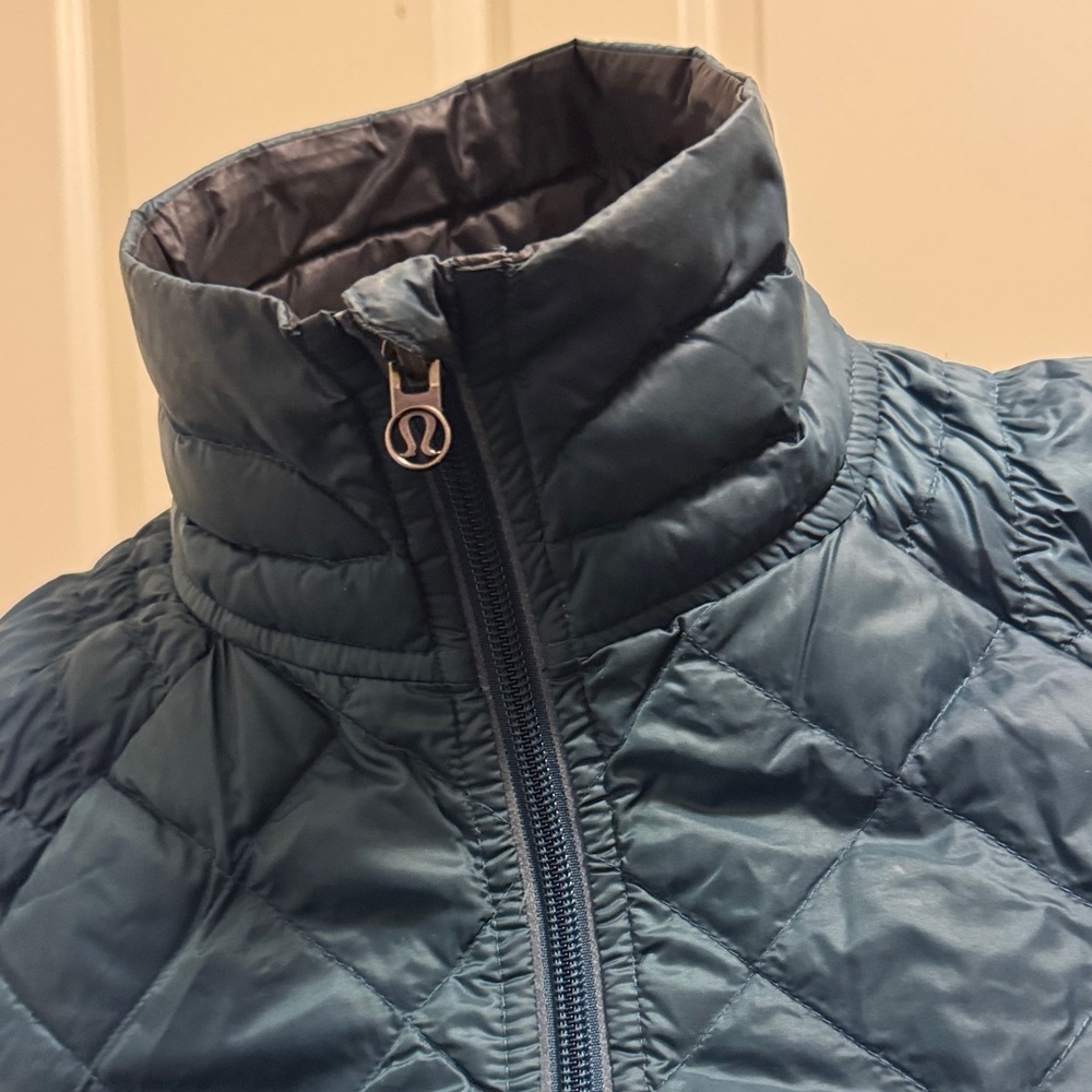 lululemon athletica Teal Quilted Puffer Reversible Run Jacket. - Picture 4 of 13